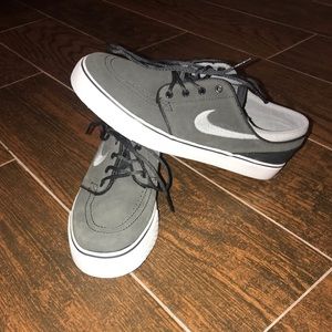 Nike boys shoes